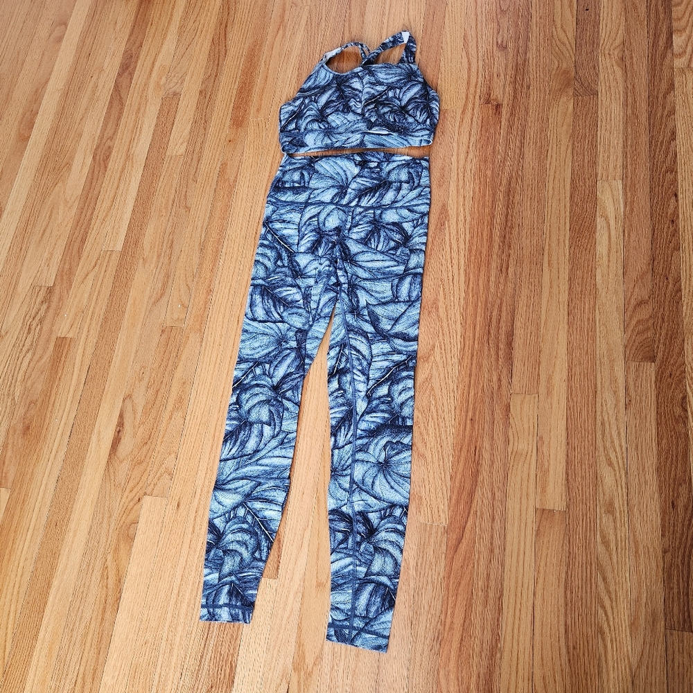 Lululemon Concrete Jungle Print size 8 set